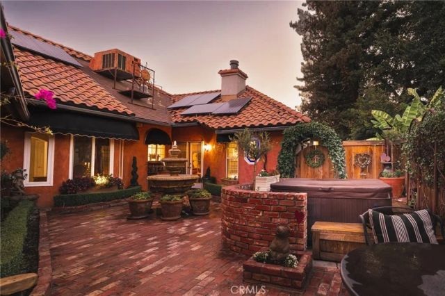 886 E Richmond, Fresno, CA 93720