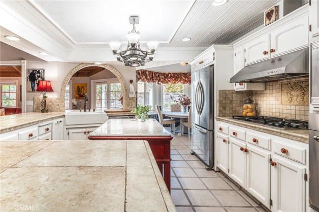 886 E Richmond, Fresno, CA 93720