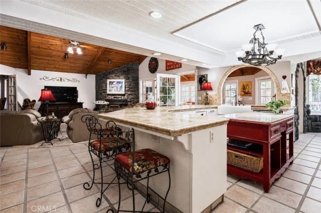 886 E Richmond, Fresno, CA 93720