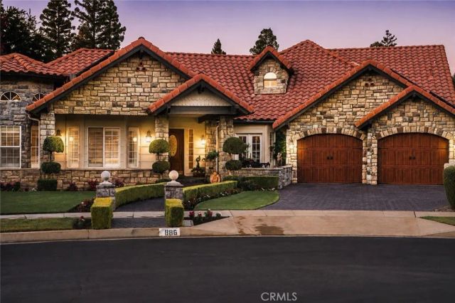 886 E Richmond, Fresno, CA 93720