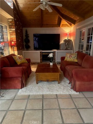 886 E Richmond, Fresno, CA 93720