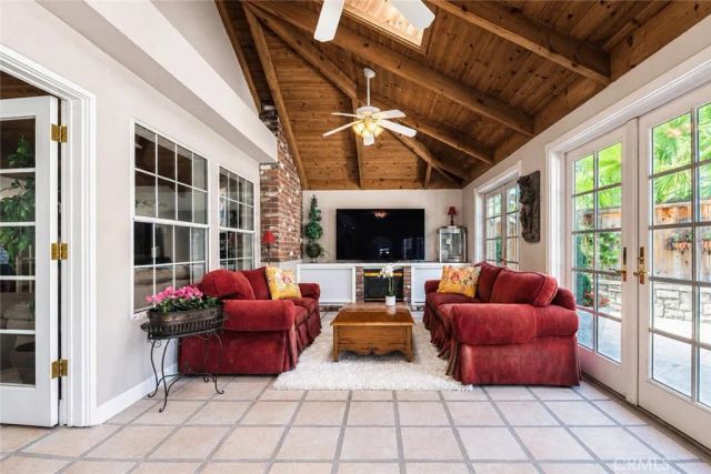 886 E Richmond, Fresno, CA 93720