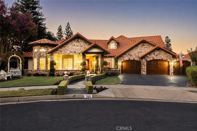 886 E Richmond, Fresno, CA 93720