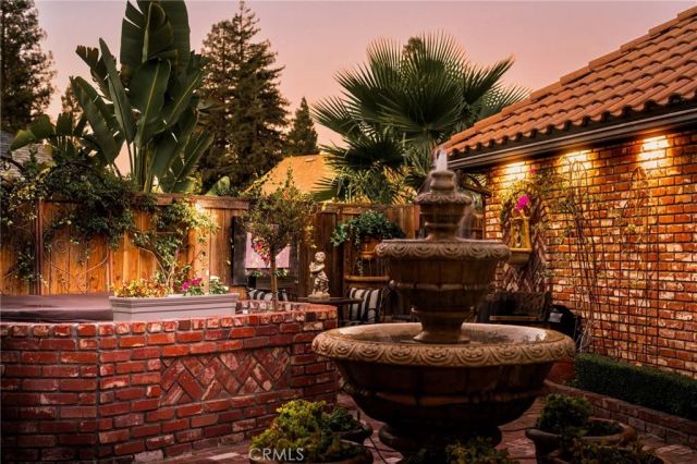 886 E Richmond, Fresno, CA 93720