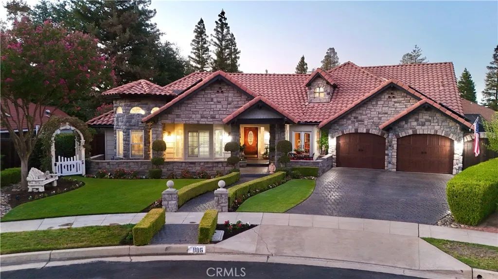 886 E Richmond, Fresno, CA 93720