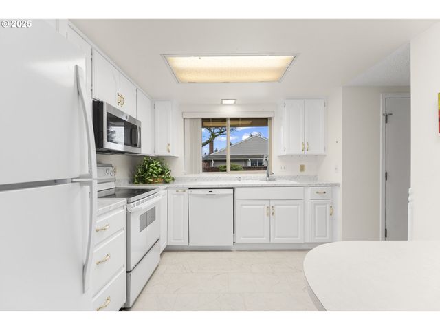 12991 Sw KING RICHARD Dr, King City, OR 97224