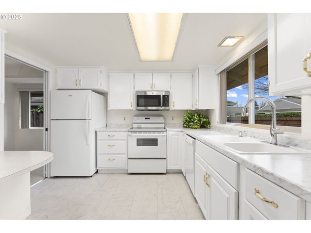 12991 Sw KING RICHARD Dr, King City, OR 97224