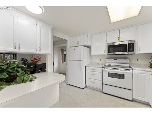 12991 Sw KING RICHARD Dr, King City, OR 97224