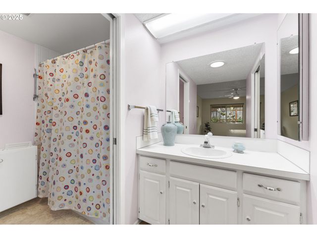 12991 Sw KING RICHARD Dr, King City, OR 97224