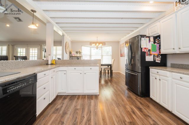 800 SHORELINE DRIVE, Wichita Falls, TX 76308