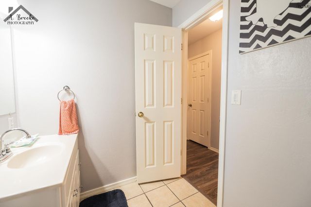 800 SHORELINE DRIVE, Wichita Falls, TX 76308