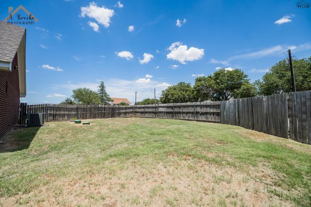 800 SHORELINE DRIVE, Wichita Falls, TX 76308