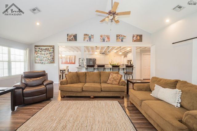 800 SHORELINE DRIVE, Wichita Falls, TX 76308