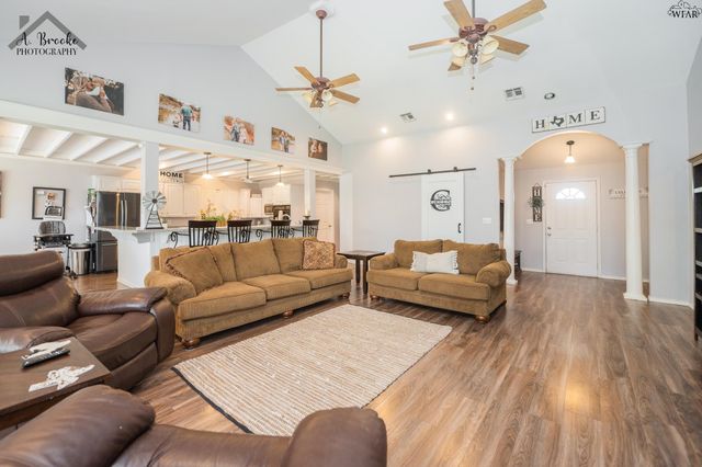 800 SHORELINE DRIVE, Wichita Falls, TX 76308
