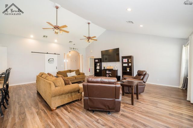 800 SHORELINE DRIVE, Wichita Falls, TX 76308