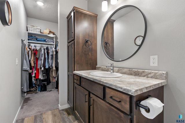 4024 S Appollonia Ct Court, Sioux Falls, SD 57110