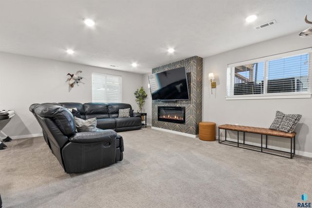 4024 S Appollonia Ct Court, Sioux Falls, SD 57110