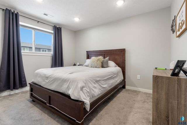 4024 S Appollonia Ct Court, Sioux Falls, SD 57110