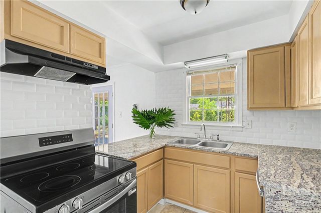 5 Ossabaw Road, Savannah, GA 31410