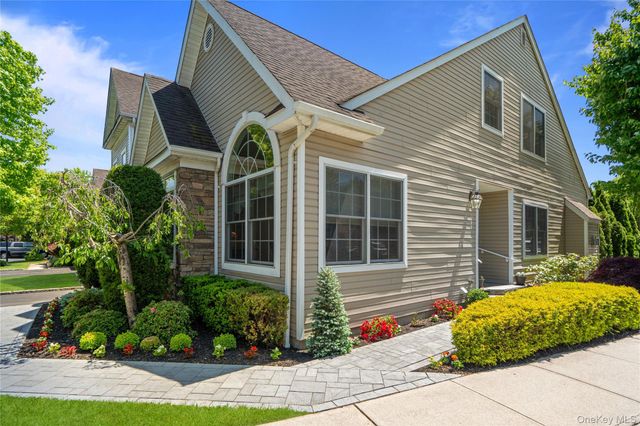 51 Eagle Circle, Bohemia, NY 11716