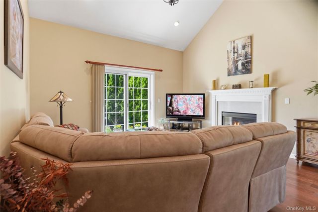 51 Eagle Circle, Bohemia, NY 11716