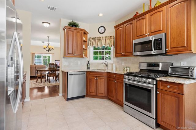 51 Eagle Circle, Bohemia, NY 11716