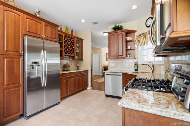 51 Eagle Circle, Bohemia, NY 11716