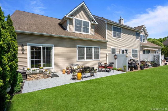 51 Eagle Circle, Bohemia, NY 11716