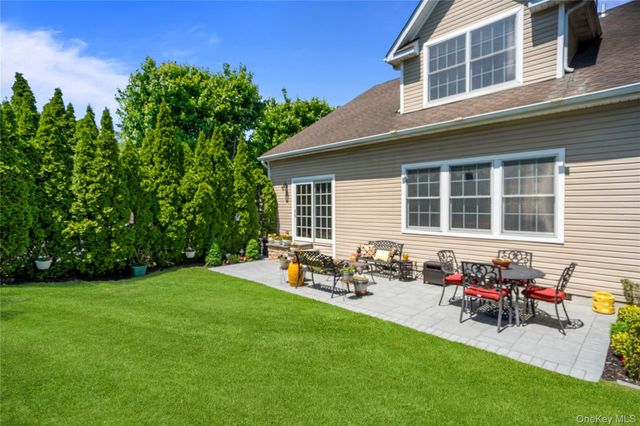 51 Eagle Circle, Bohemia, NY 11716