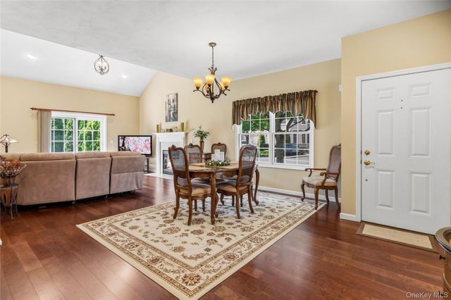51 Eagle Circle, Bohemia, NY 11716