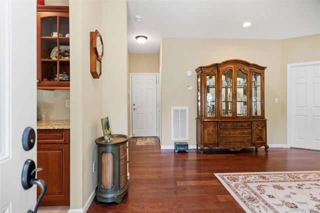 51 Eagle Circle, Bohemia, NY 11716