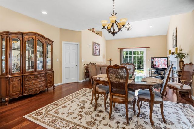 51 Eagle Circle, Bohemia, NY 11716