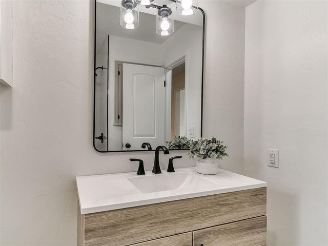 2712 Abbey Road, Oklahoma City, OK 73120