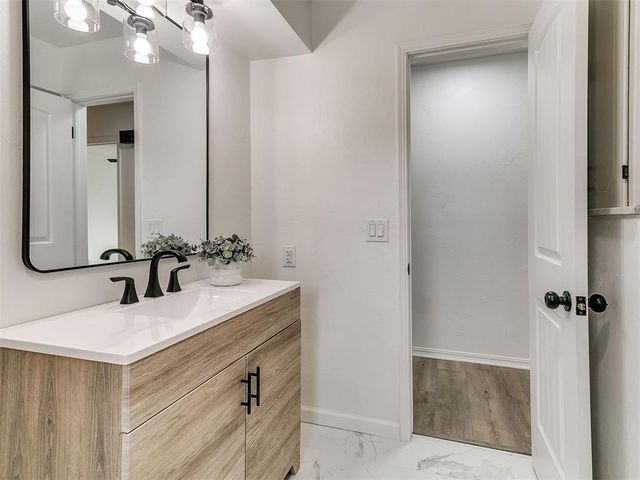 2712 Abbey Road, Oklahoma City, OK 73120