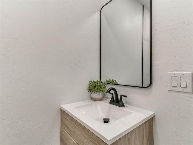2712 Abbey Road, Oklahoma City, OK 73120