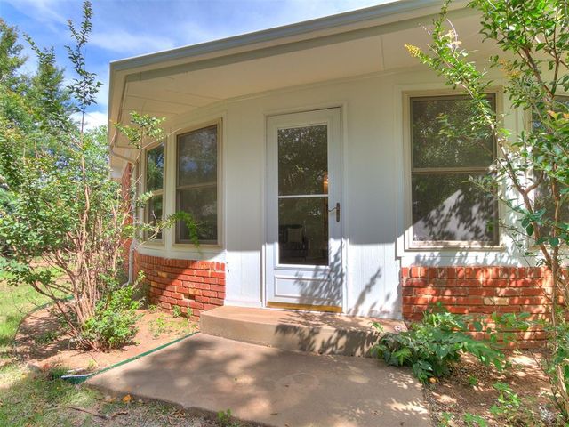 2712 Abbey Road, Oklahoma City, OK 73120