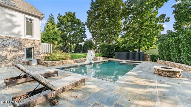 9101 Grey Pointe Drive, Knoxville, TN 37922