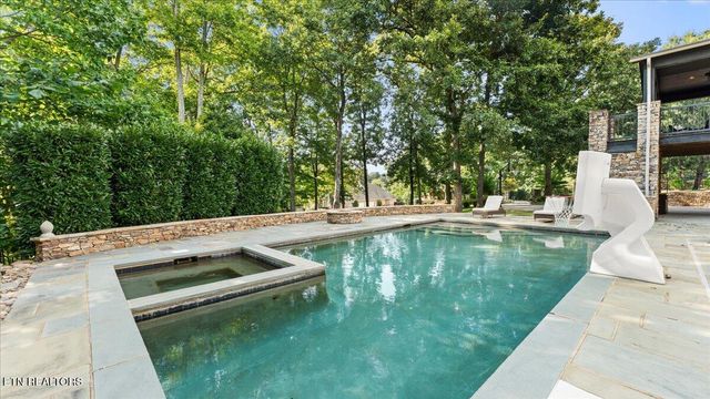 9101 Grey Pointe Drive, Knoxville, TN 37922
