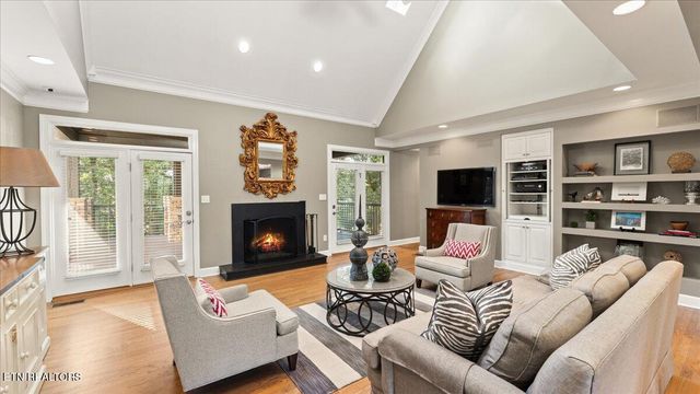 9101 Grey Pointe Drive, Knoxville, TN 37922