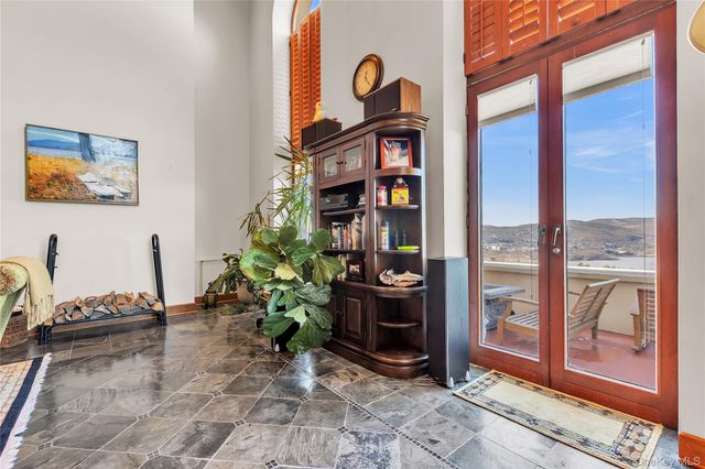 42 Dicks Castle Road, Garrison, NY 10524