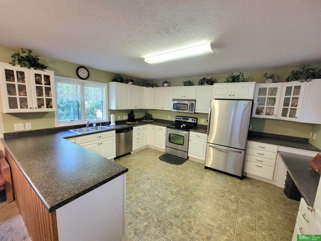 927 S Hutchins Avenue, York, NE 68467