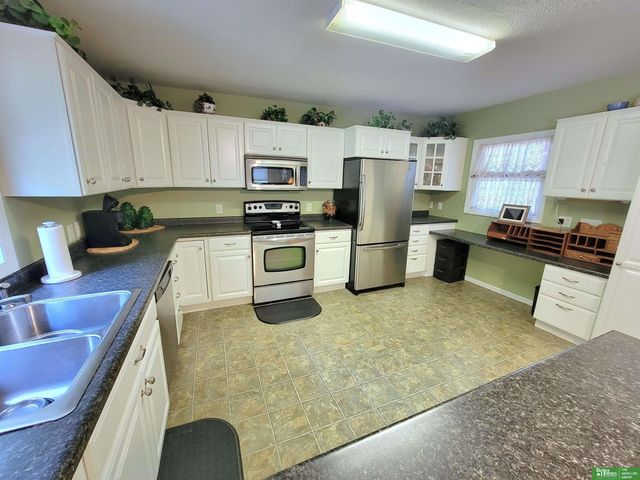 927 S Hutchins Avenue, York, NE 68467