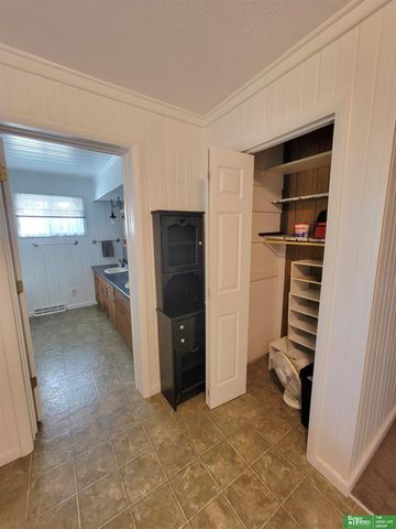 927 S Hutchins Avenue, York, NE 68467