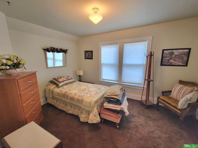 927 S Hutchins Avenue, York, NE 68467