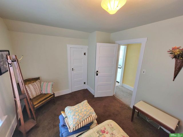 927 S Hutchins Avenue, York, NE 68467