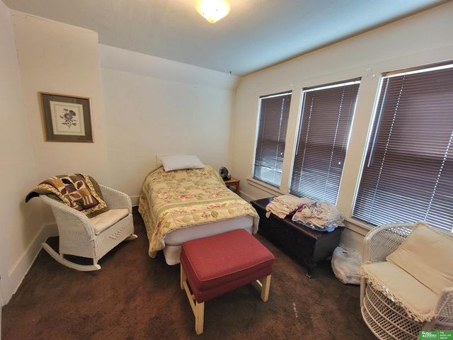 927 S Hutchins Avenue, York, NE 68467