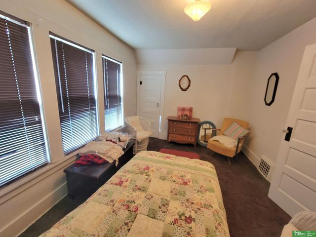 927 S Hutchins Avenue, York, NE 68467