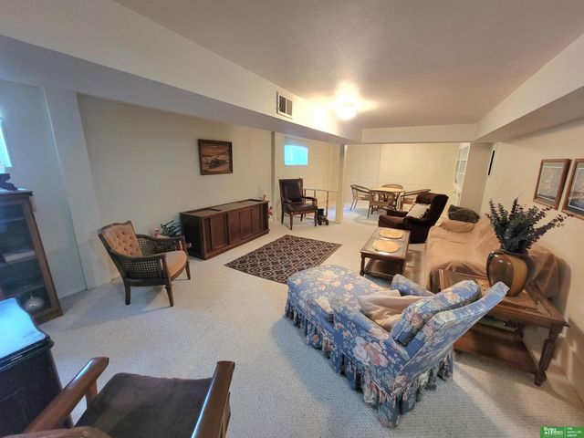 927 S Hutchins Avenue, York, NE 68467