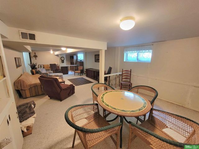 927 S Hutchins Avenue, York, NE 68467