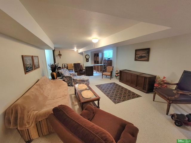 927 S Hutchins Avenue, York, NE 68467